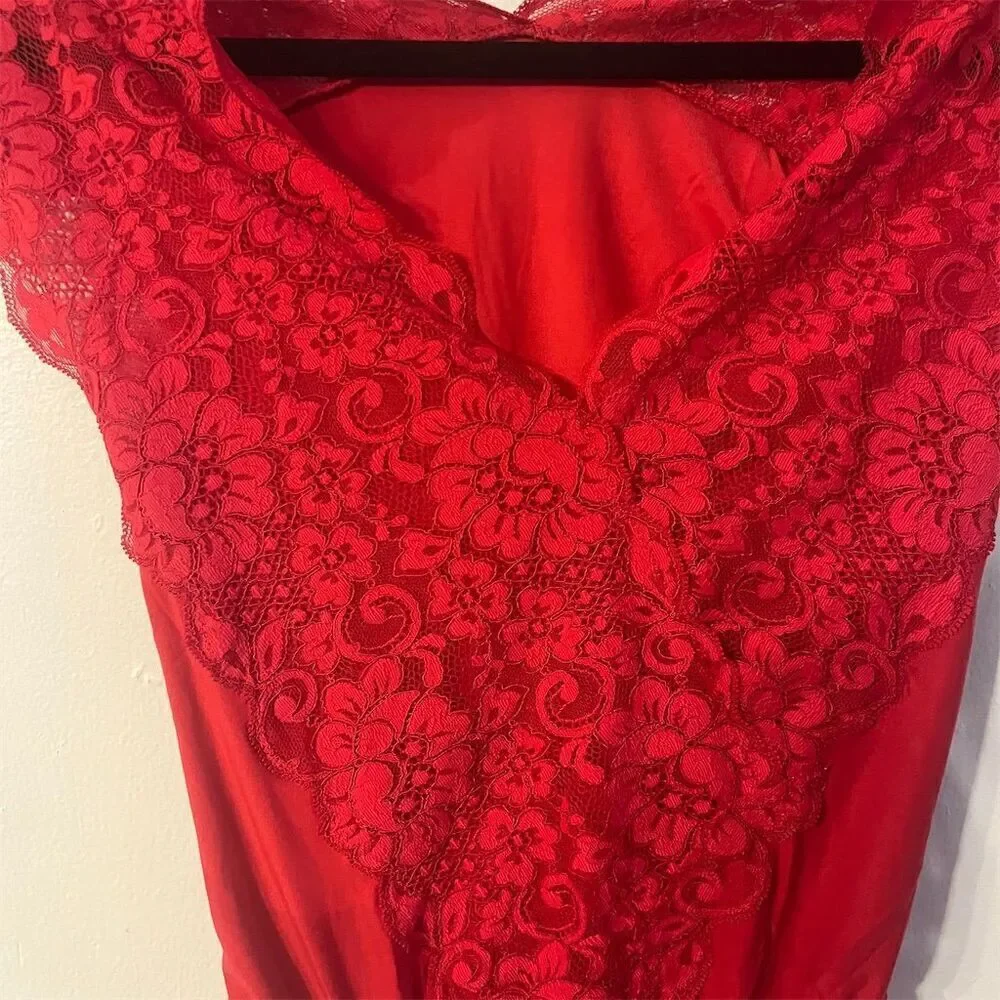 Revolve HAH Lady Like XS Rouge Red Lace Deep V-Neck Short Sleeve Bodysuit NWT - Picture 4 of 7